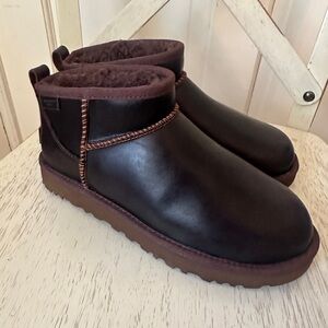 UGG Ultra Mini Dark Brown Regenerate Leather Shearling lined Boots size 8